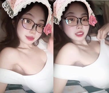 Em gái xinh đẹp muốn thỏa mãn và xuất tinh khi quan hệ tình dục